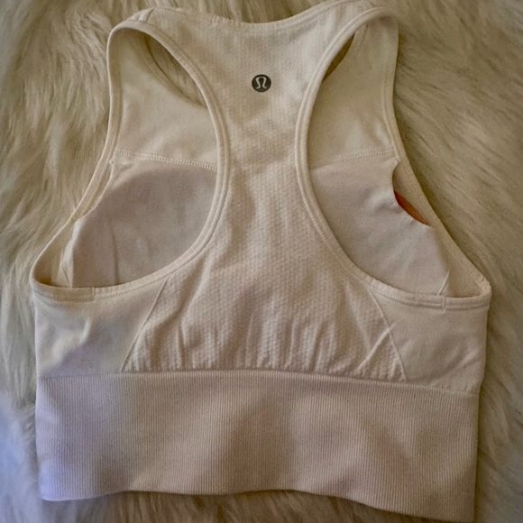 Lululemon Size 4, Ebb to Train Bra, Medium Support, C/D Cup - Picture 4 of 7